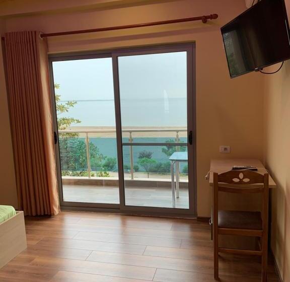 اتاق لوکس, Besa