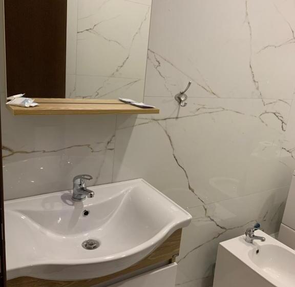 اتاق لوکس, Besa