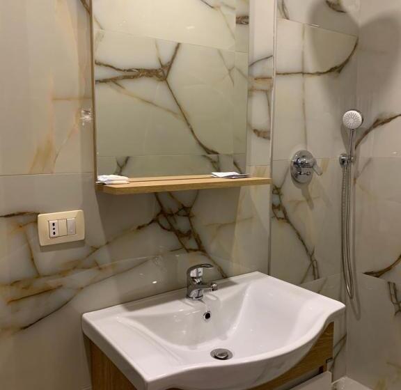 اتاق لوکس با چشم‌انداز دریا, Besa