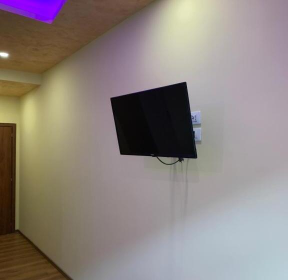 اتاق لوکس سه تخته, Besa