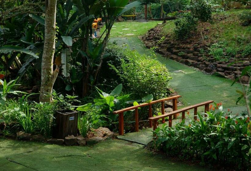 اتاق لوکس, Troh Bư S Bungalows