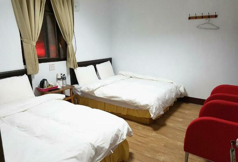 اتاق استاندارد چهار تخته, 拉拉山周家渡假旅館