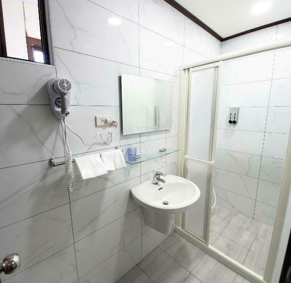 اتاق استاندارد چهار تخته, 拉拉山周家渡假旅館