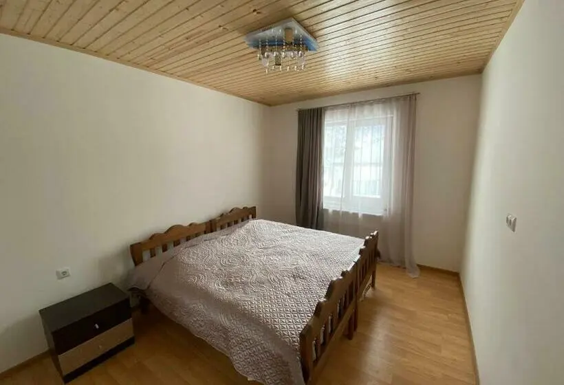 اتاق استاندارد با سرویس بهداشتی مشترک, Guest House Victor