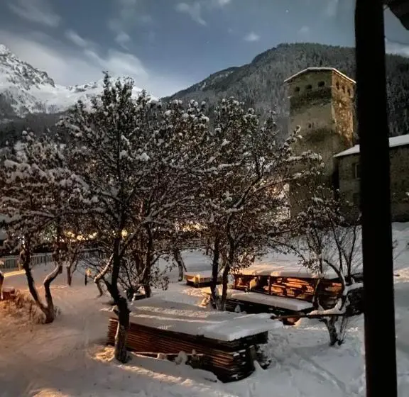 اتاق استاندارد سه تخته با بالکن, Guest House Victor