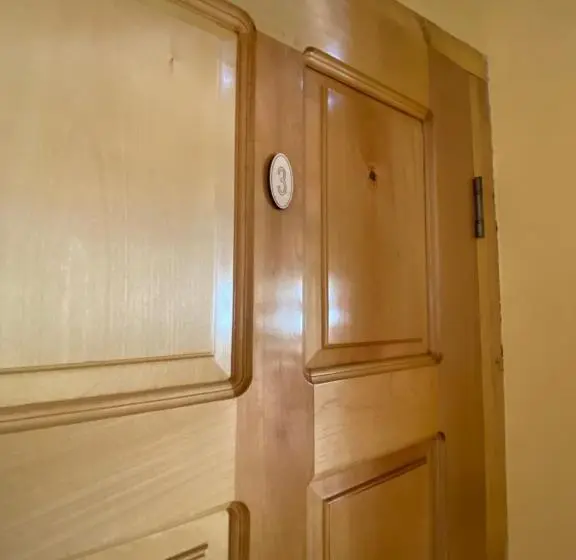 اتاق استاندارد سه تخته با بالکن, Guest House Victor