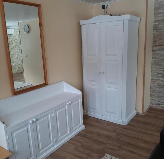 اتاق لوکس, ämmamoori Maja   Mother In Law S House