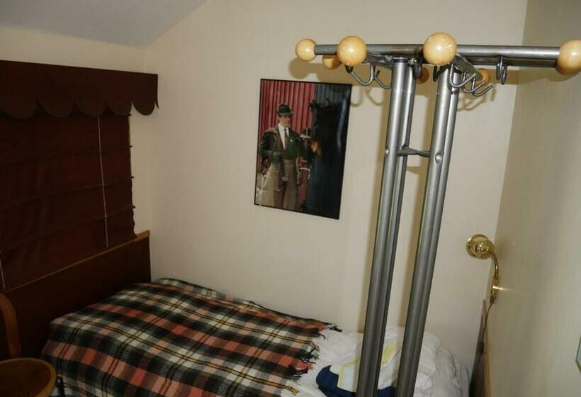 חדר משפחתי חדר אמבטיה משותף, Sovpå Tåg I Tärnsjö