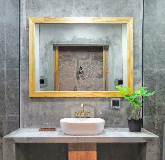 اتاق لوکس با بالکن, The Mureed