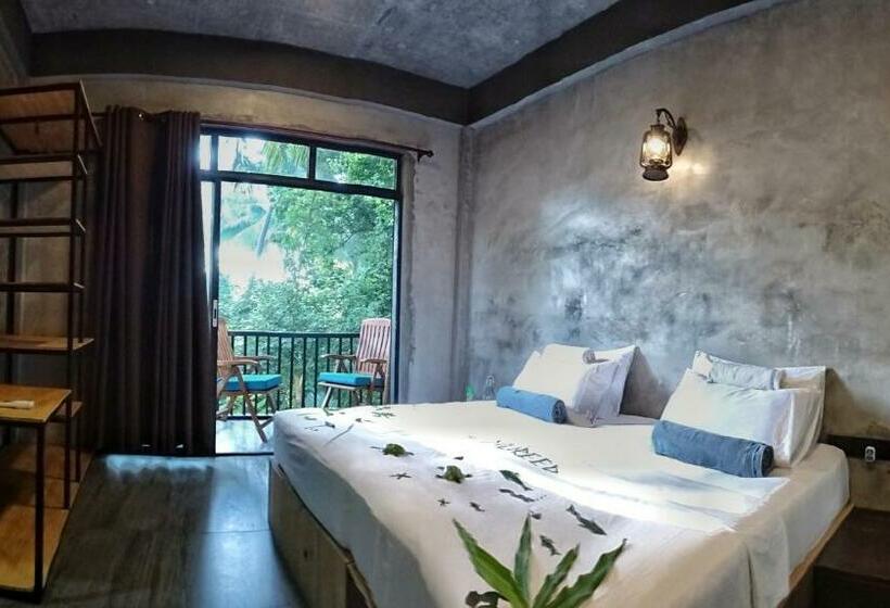 اتاق لوکس با بالکن, The Mureed