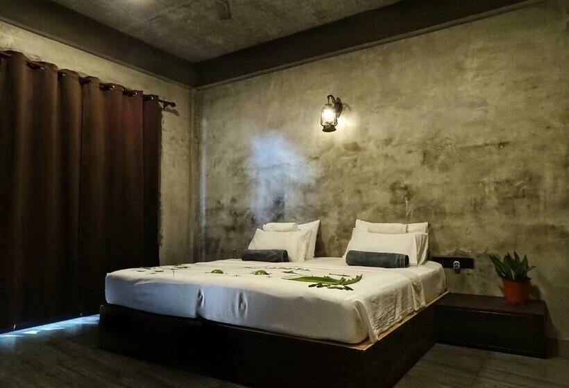 اتاق لوکس با بالکن, The Mureed