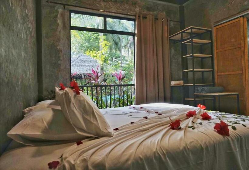 اتاق استاندارد سه تخته با چشم‌انداز باغ, The Mureed