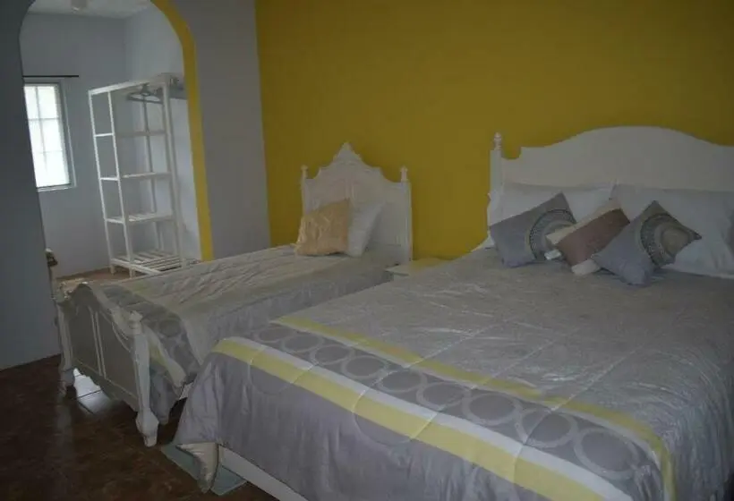 اتاق استاندارد سه نفره, Villa Vicente