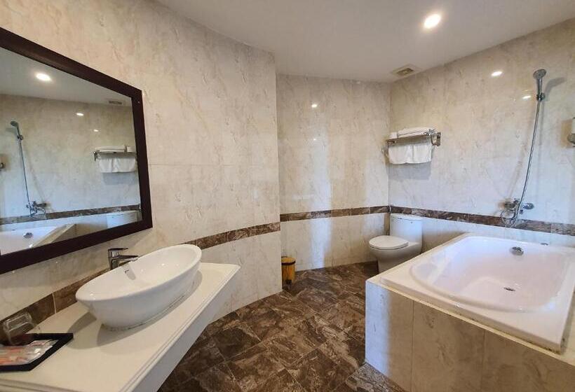 اتاق لوکس با تخت بزرگ, Khách Sạn Hoàng Gia Ii