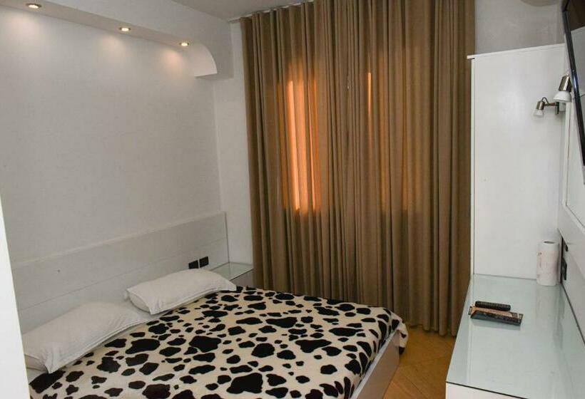 חדר סטנדרט, Tomorri