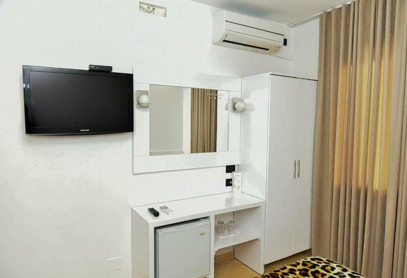 חדר סטנדרט, Tomorri