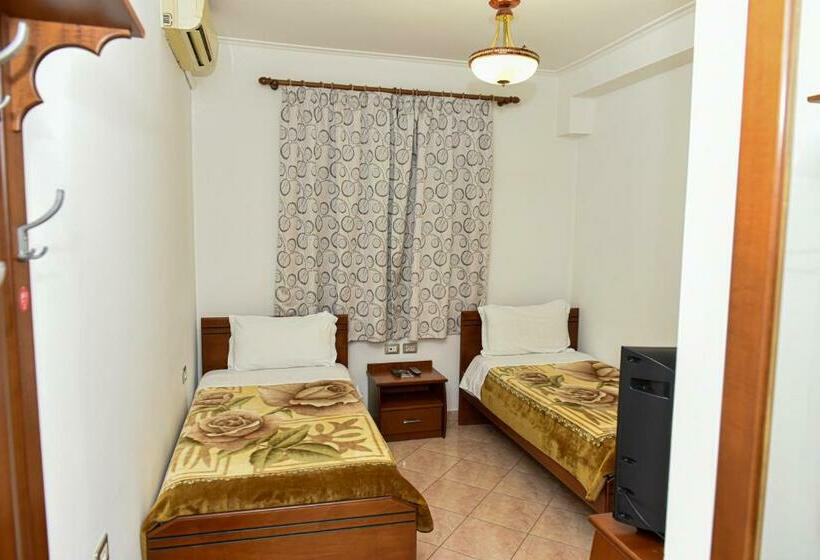 חדר סטנדרט, Tomorri