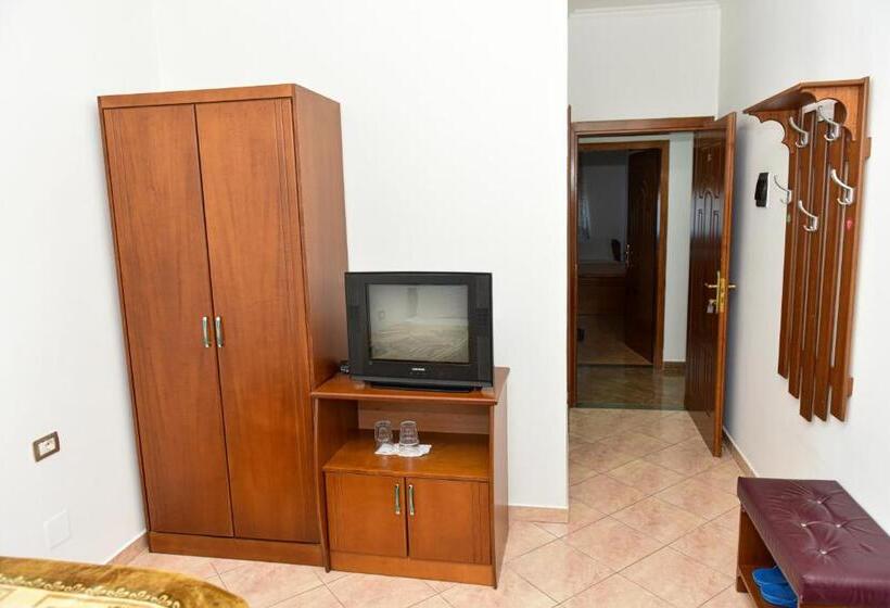 Номер Стандарт, Tomorri