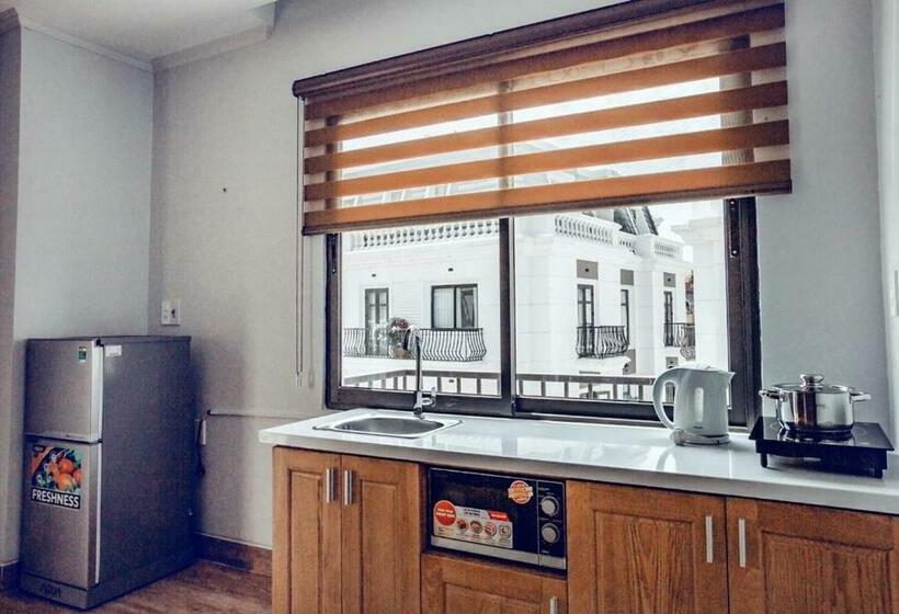 سوییت خانوادگی, The Oriental Ruby