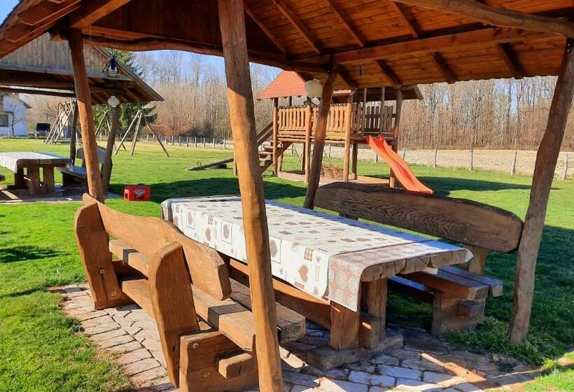 بانگلوی استاندارد, Etno Selo Eden