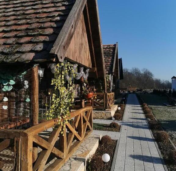 بانگلوی لوکس, Etno Selo Eden