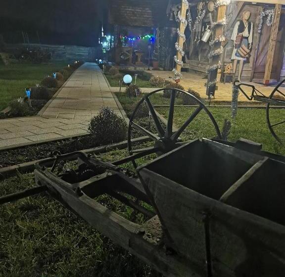 بانگلوی لوکس, Etno Selo Eden