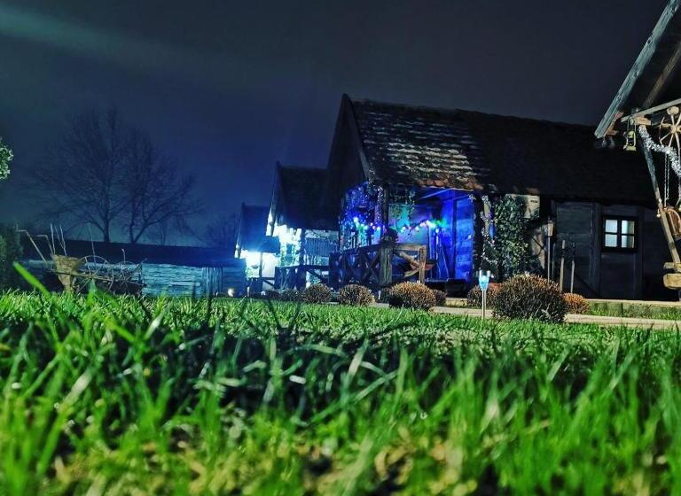 بانگلوی لوکس, Etno Selo Eden