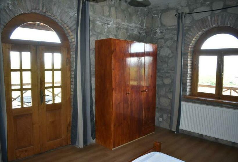 اتاق اکونومی, Elizbar Talakvadze Winery