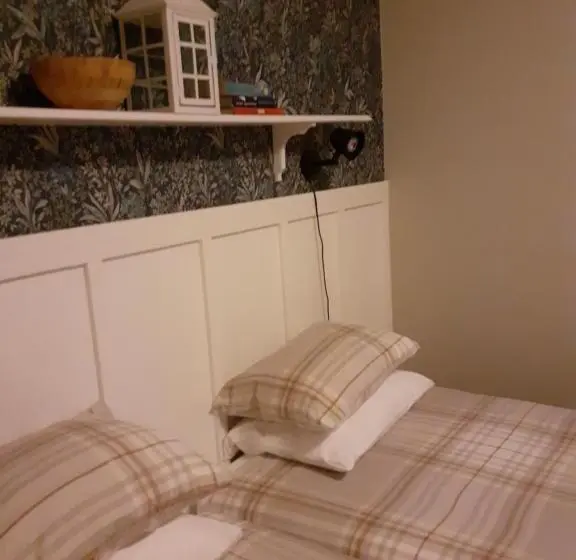 Standard Neljän Hengen Huone, Minnan Majoitus