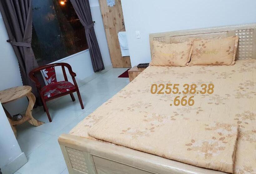 اتاق استاندارد سه تخته با چشم‌انداز, Phu Loc Motel