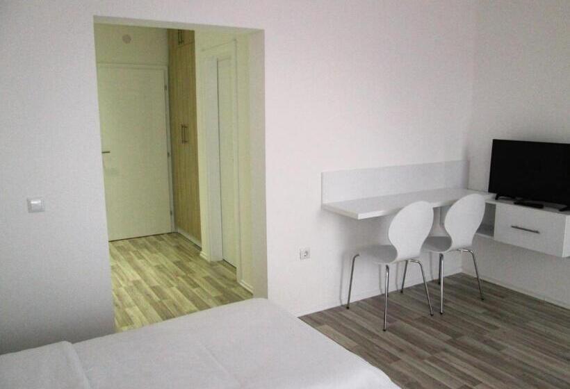 اتاق استاندارد سه نفره, Svadbeni Salon Stefan