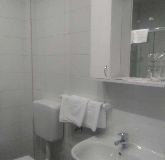 اتاق استاندارد سه نفره, Svadbeni Salon Stefan