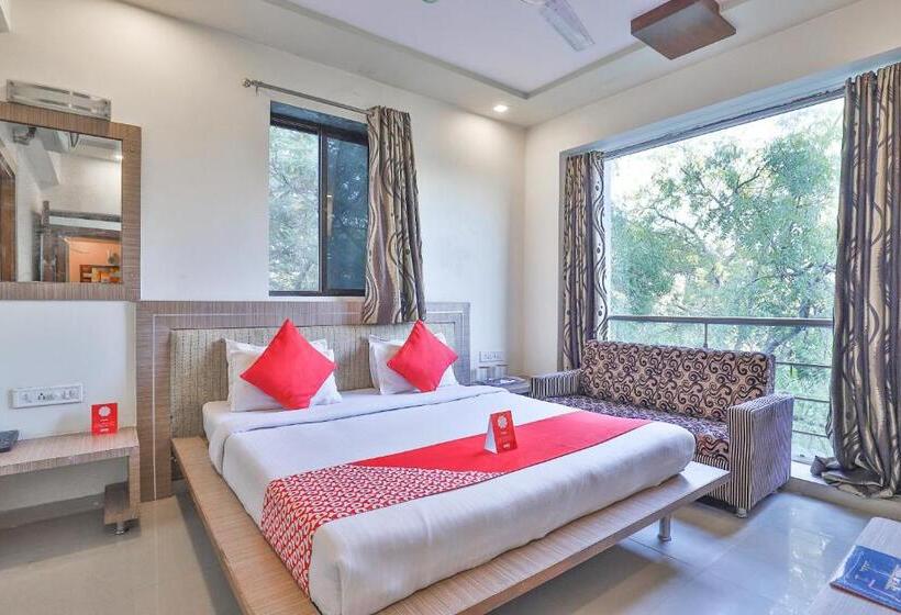 三人经典房间, Flagship  The Grand Pritam