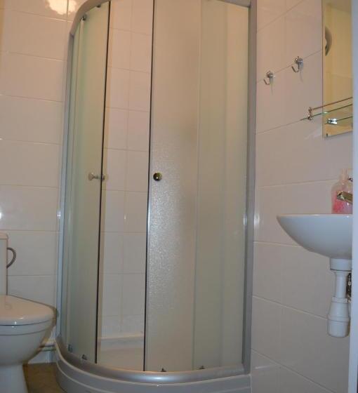 اتاق استاندارد چهار تخته, Klintis