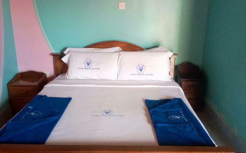 اتاق لوکس چهار تخته, Miryams Village Inn Safari Lodge