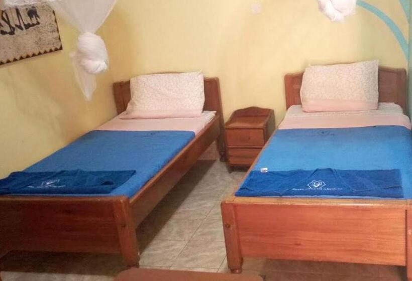 اتاق لوکس چهار تخته, Miryams Village Inn Safari Lodge