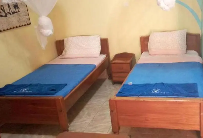 اتاق لوکس چهار تخته, Miryams Village Inn Safari Lodge
