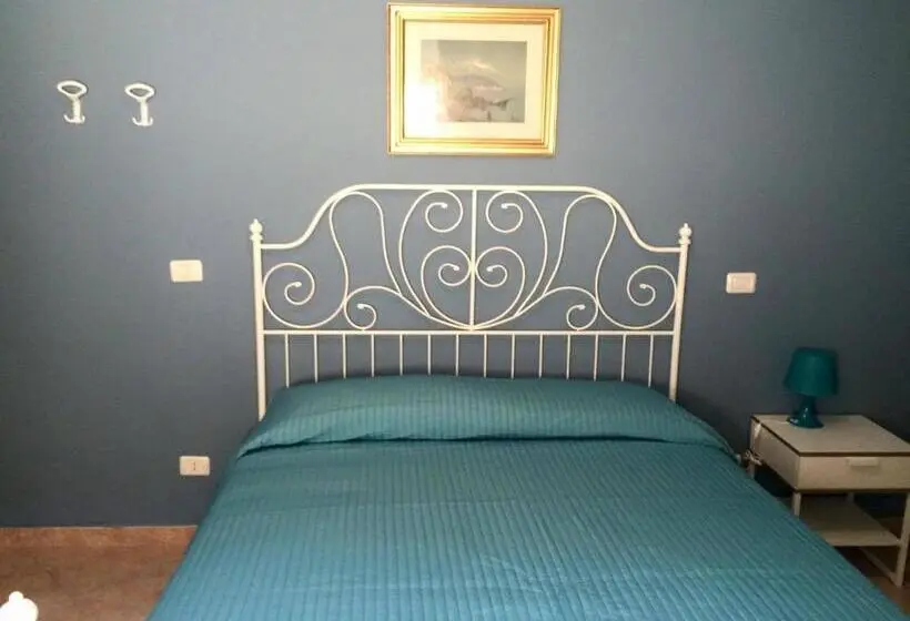 バス共有のスタンダードルーム, La Piazza B&b
