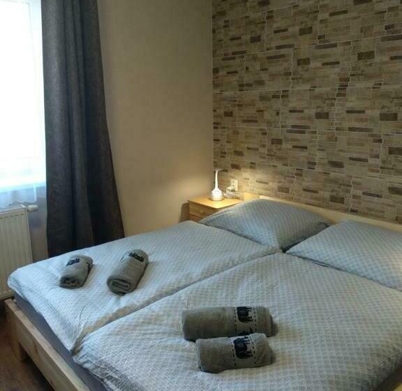 标准三人间, Penzion U Splavu