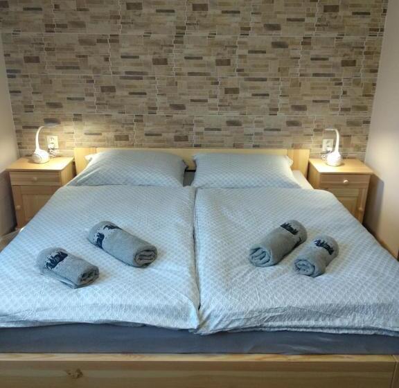 标准间, Penzion U Splavu