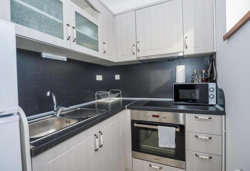 1间卧室的房子, Sinjirite Complex