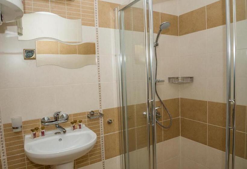 1间卧室的房子, Sinjirite Complex