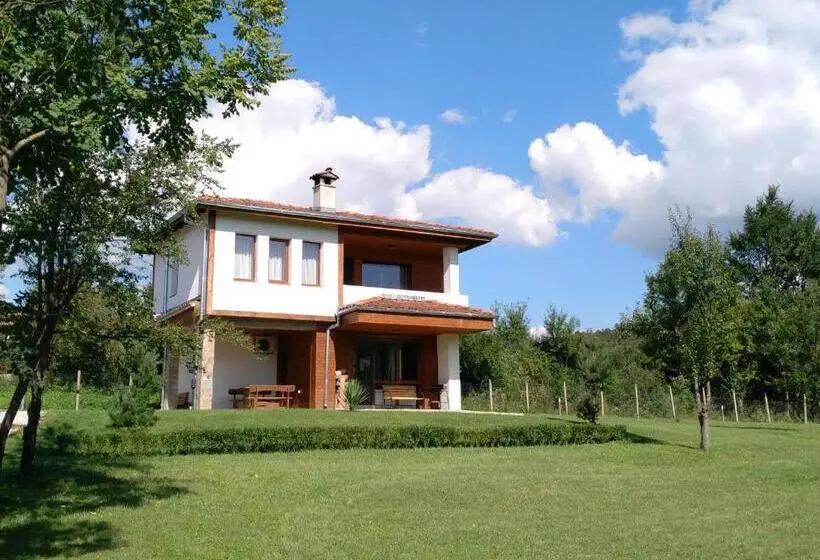 Talo 2 Makuuhuonetta, Sinjirite Complex