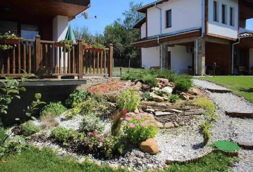 Talo 2 Makuuhuonetta, Sinjirite Complex