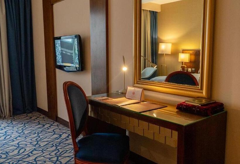 Люкс Real 2 Спальни, Al Safwah Hotel First Tower 1