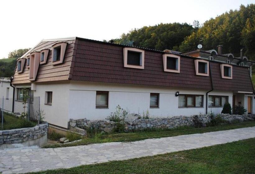 اتاق استاندارد سه نفره, Motel Kula