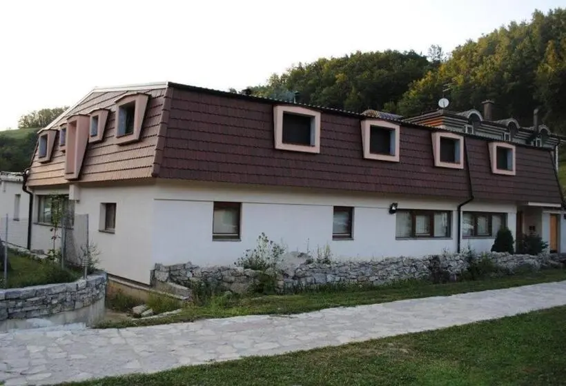 اتاق استاندارد سه نفره, Motel Kula