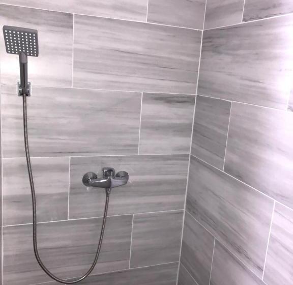 اتاق استاندارد سه نفره, Motel Kula