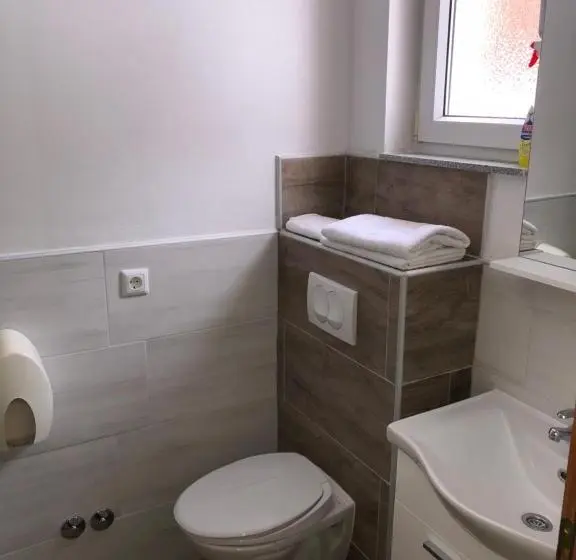 اتاق استاندارد سه نفره, Motel Kula