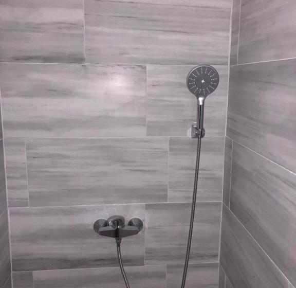 اتاق استاندارد سه نفره, Motel Kula